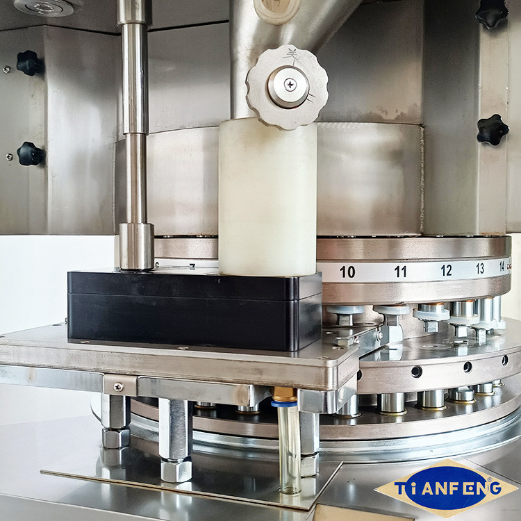D Tooling Automatic Rotary Pill Tablet Press Machine With PLC Touch Screen 7.5KW