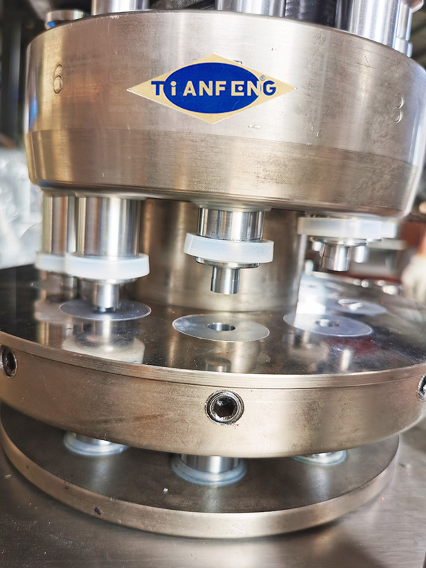 GZP - 9 EU Tooling Pill Tablet Press Machine For Lab 12600pcs/Hour 2.2KW