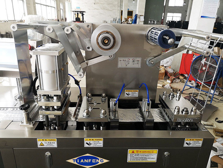DPB150 Ss304 Flat Type Aluminum-Plastic Blister Packing Machine PLC Touch Screen